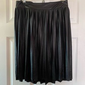 Torrid size 4 pleated faux leather skater skirt